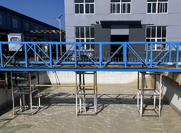 博宇環(huán)保-行車式泵吸泥機(jī).jpg 博宇環(huán)保-行車式泵吸泥機(jī).jpg